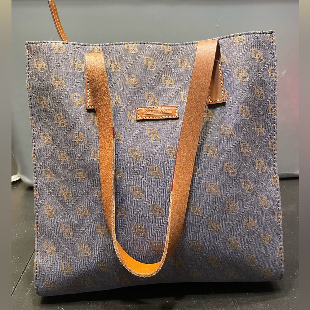 Dooney and Bourke tote bag